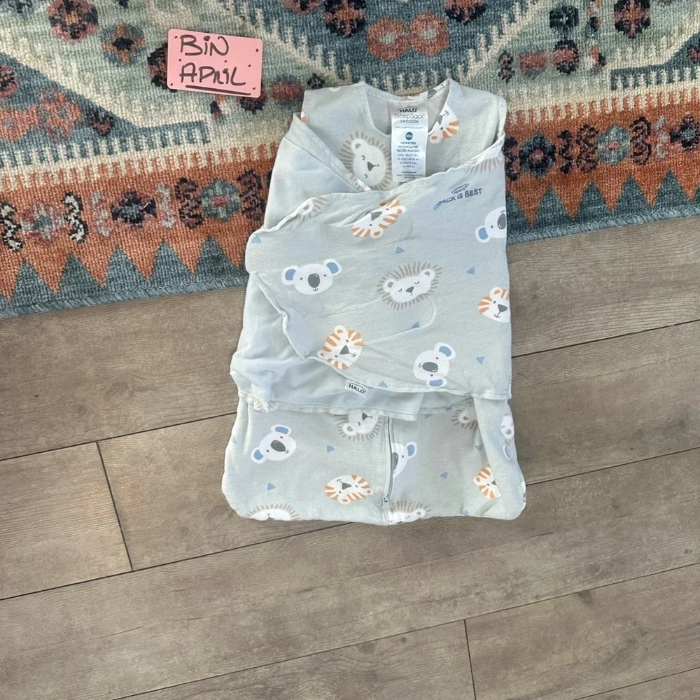 Halo Newborn Sleep Sack Lions, Tigers, and Bears 1.5 Tog Like New 100% cotton